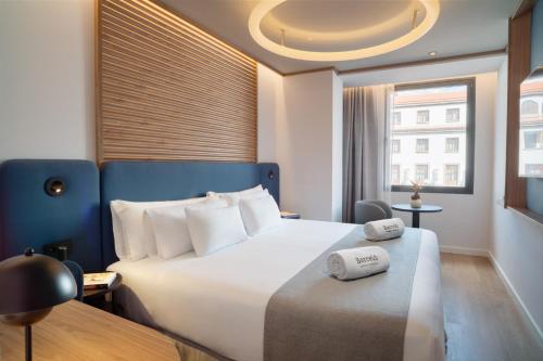 Habitación Doble Superior con vistas a la ciudad - 1 o 2 camas del hotel Occidental Santa Cruz Contemporáneo. Foto 1