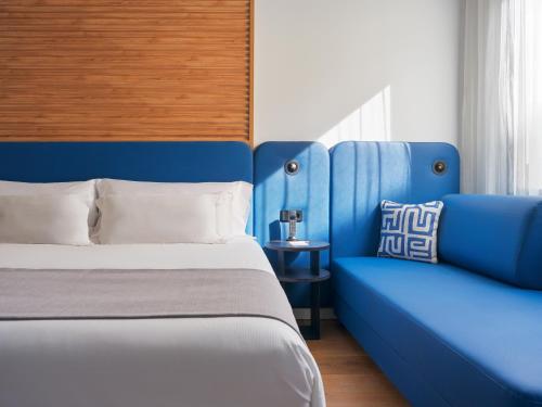 Habitación Familiar (2 adultos y 2 niños) del hotel Occidental Santa Cruz Contemporáneo. Foto 4