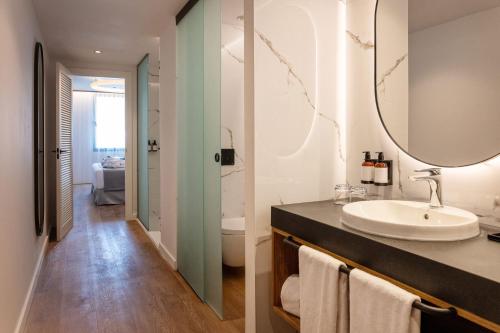 Habitación Doble con vistas a la ciudad - 1 o 2 camas del hotel Occidental Santa Cruz Contemporáneo. Foto 5