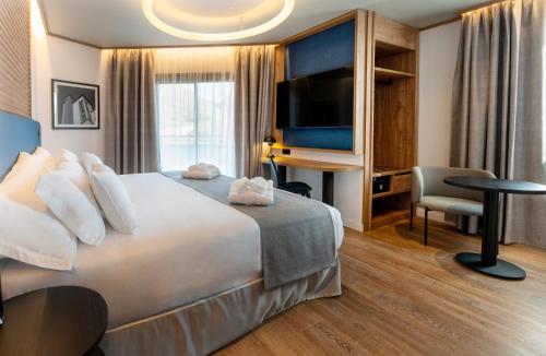 Habitación Doble con balcón - 1 o 2 camas del hotel Occidental Santa Cruz Contemporáneo