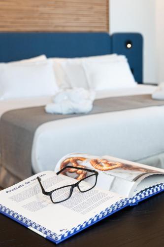 Habitación Doble con balcón - 1 o 2 camas del hotel Occidental Santa Cruz Contemporáneo. Foto 10