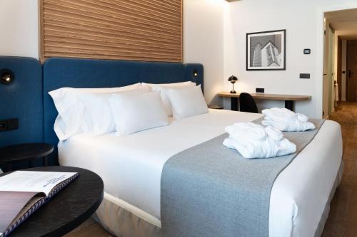 Habitación Doble Superior con vistas a la ciudad - 1 o 2 camas del hotel Occidental Santa Cruz Contemporáneo. Foto 3