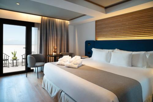 Habitación Doble Superior con terraza - 1 o 2 camas del hotel Occidental Santa Cruz Contemporáneo. Foto 6