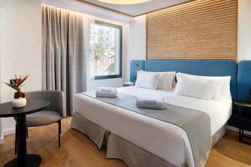 Habitación Doble con vistas a la ciudad - 1 o 2 camas del hotel Occidental Santa Cruz Contemporáneo. Foto 11