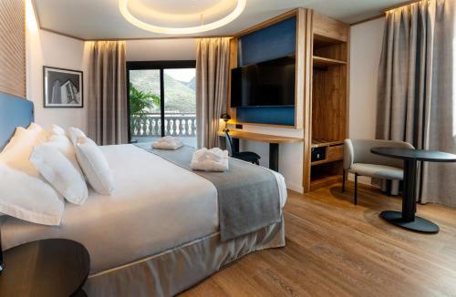 Habitación Doble con balcón - 1 o 2 camas del hotel Occidental Santa Cruz Contemporáneo. Foto 11