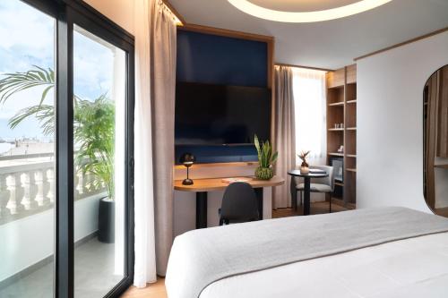 Habitación Doble con balcón - 1 o 2 camas del hotel Occidental Santa Cruz Contemporáneo. Foto 12