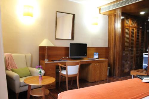 Twin room del hotel Escuela Santa Cruz. Foto 3