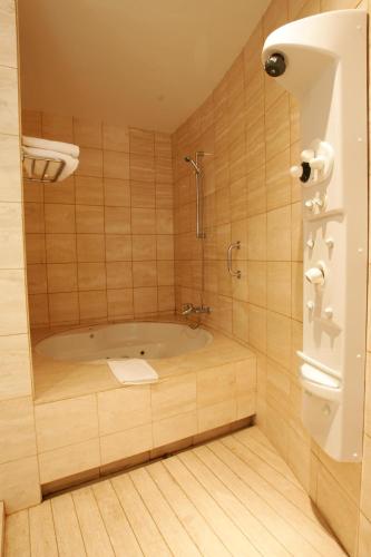 Habitación Familiar Superior del hotel Escuela Santa Cruz. Foto 1