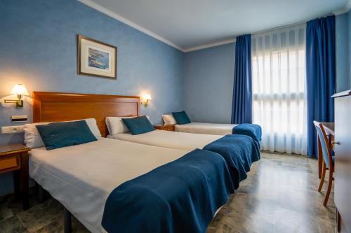 Habitación Triple del hotel Bartos. Foto 4