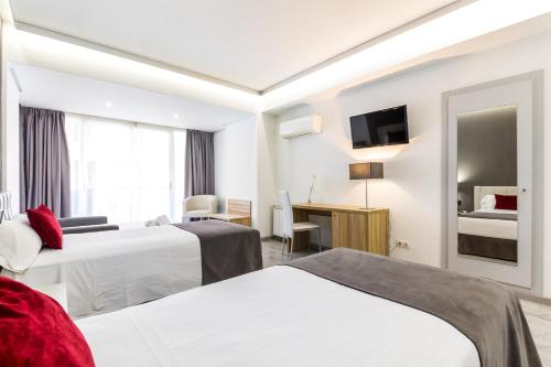 Habitación Doble con cama supletoria del hotel Sweet Renasa. Foto 3