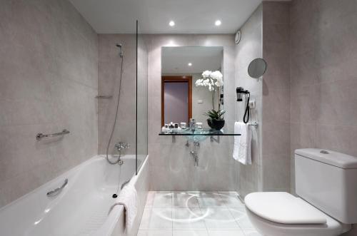 Habitación Doble con aparcamiento del hotel Exe Zaragoza Wtc. Foto 3