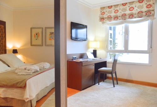Habitación Doble Deluxe con bañera de hidromasaje del hotel Fc Infantas De Leon. Foto 8