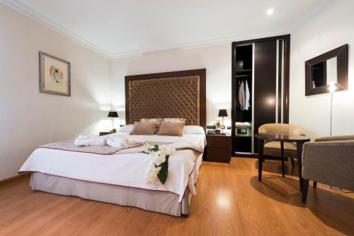Habitación Doble Deluxe con bañera de hidromasaje del hotel Fc Infantas De Leon. Foto 10