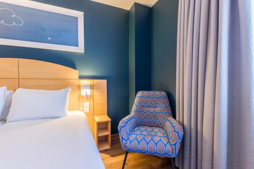 Habitación Doble adaptada para personas con discapacidad - 2 camas del hotel Travelodge Madrid Alcalá de Henares. Foto 3