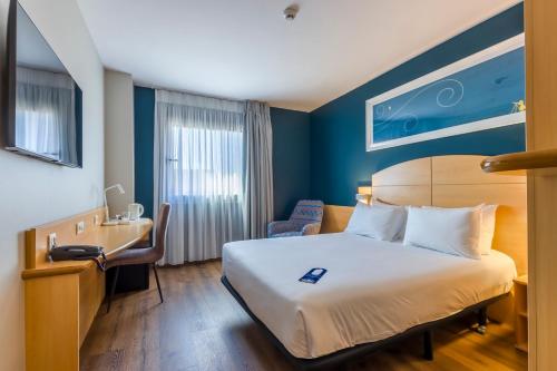 Habitación Doble del hotel Travelodge Madrid Alcalá de Henares. Foto 2
