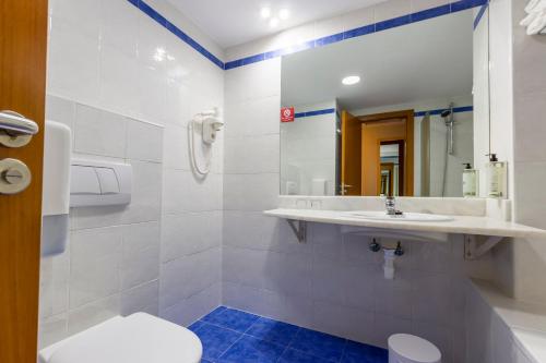 Habitación Doble del hotel Travelodge Madrid Alcalá de Henares. Foto 10