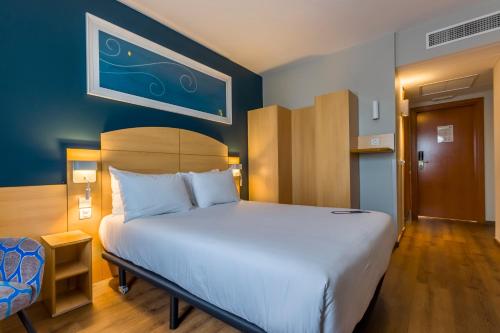 Habitación Doble del hotel Travelodge Madrid Alcalá de Henares. Foto 15