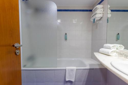 Habitación Doble del hotel Travelodge Madrid Alcalá de Henares. Foto 16