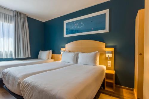 Habitación Triple del hotel Travelodge Madrid Alcalá de Henares. Foto 2