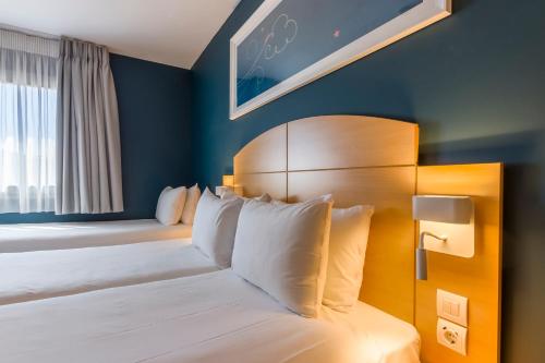 Habitación Triple del hotel Travelodge Madrid Alcalá de Henares. Foto 5