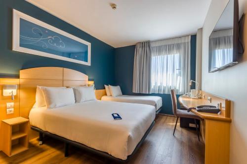 Habitación Triple (1 cama doble + 1 cama individual) del hotel Travelodge Madrid Alcalá de Henares