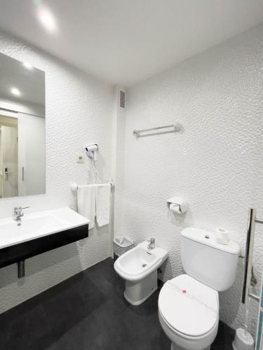 Habitación Doble - 1 cama extragrande del hotel Hoteles Urbanos N Avenida de España. Foto 15