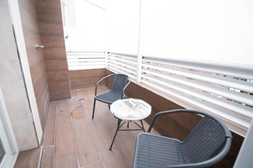 Suite con bañera de hidromasaje - Cama extragrande del hotel Hoteles Urbanos N Avenida de España. Foto 10