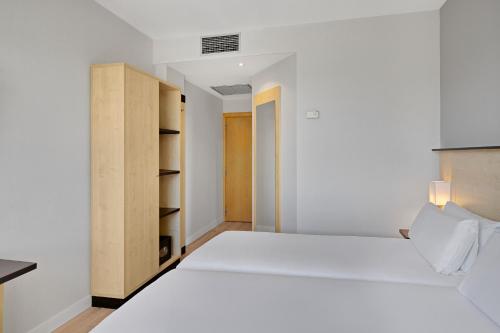 Habitación Doble Estándar - 2 camas del hotel B&B Madrid Pinar de las Rozas. Foto 1