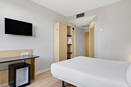Habitación Doble Estándar del hotel B&B Madrid Pinar de las Rozas. Foto 1