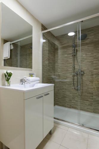 Habitación Doble Superior del hotel Boutique Urban Madrid Serrano. Foto 45