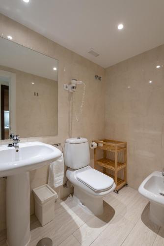 Habitación Triple del hotel Apartamentos Recoletos. Foto 5