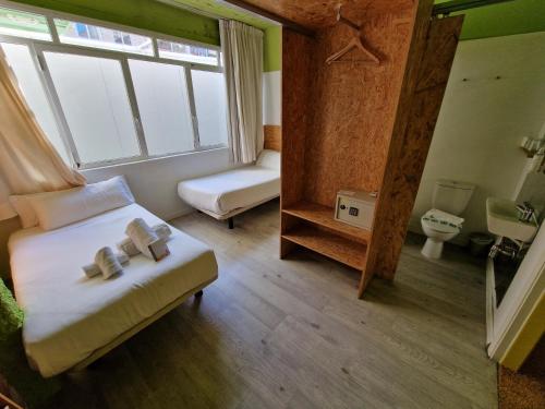 Habitación Doble con baño privado - 2 camas del hotel La Posada de el Chaflán