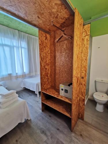 Habitación Doble con baño privado - 2 camas del hotel La Posada de el Chaflán. Foto 6