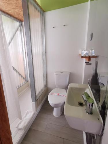 Habitación Doble con baño privado - 2 camas del hotel La Posada de el Chaflán. Foto 10