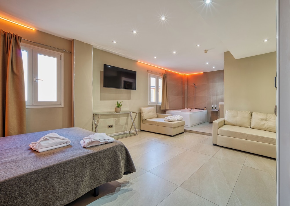 Suite, bañera de hidromasaje (Habitacion con jacuzzi IV) del hotel Caballero Errante