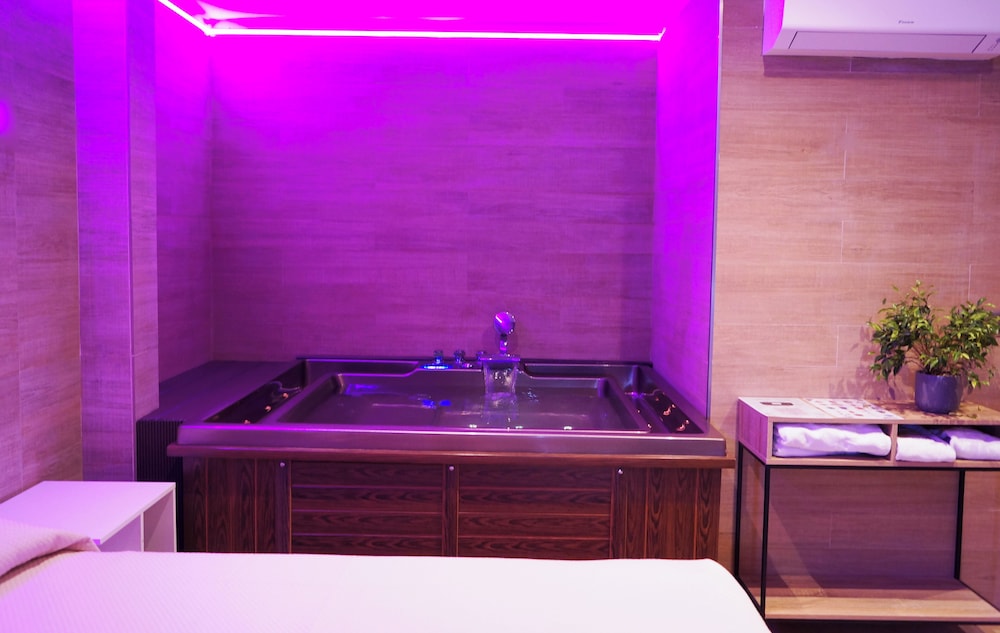 Habitación doble, bañera de hidromasaje (Habitacion con jacuzzi I) del hotel Caballero Errante. Foto 3