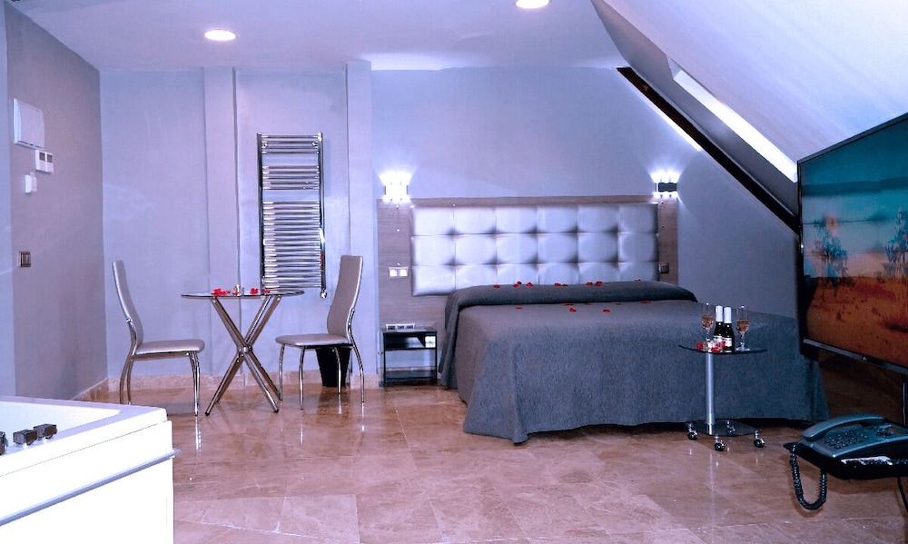 Habitación doble, bañera de hidromasaje (Suite matrimonial con jacuzzi) del hotel Caballero Errante