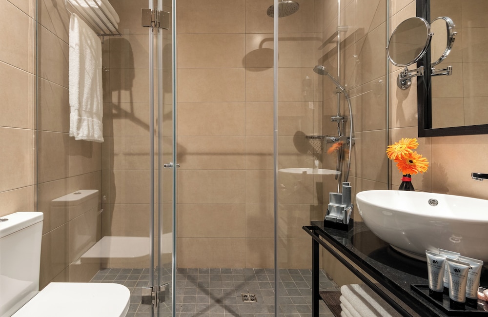 Habitación doble superior del hotel Nyx Hotel Madrid By Leonardo Hotels. Foto 12