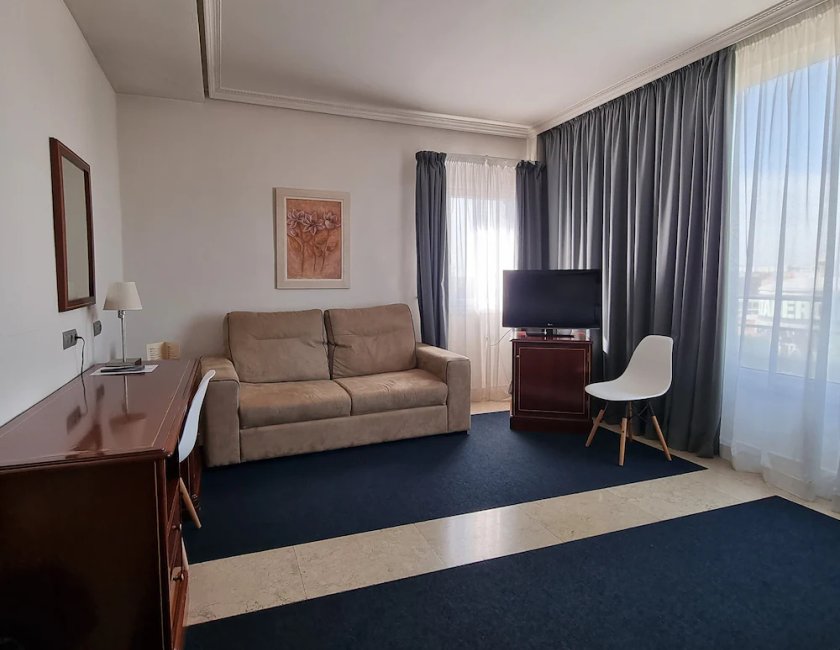 Habitación Triple del hotel Gran Legazpi. Foto 1