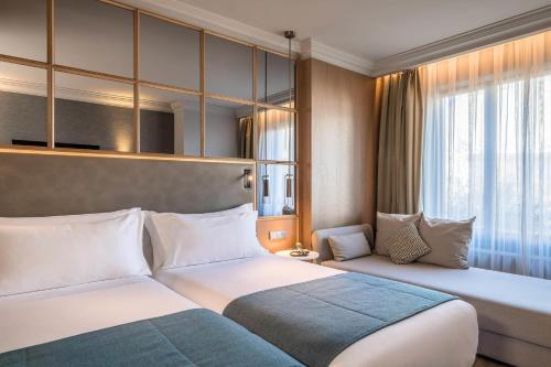 Habitación Premium con cama extragrande del hotel Barceló Emperatriz