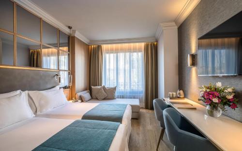 Habitación Premium con cama extragrande del hotel Barceló Emperatriz. Foto 1