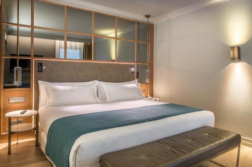 Habitación familiar Comunicada 2 Camas individuales 2 Camas king del hotel Barceló Emperatriz. Foto 4