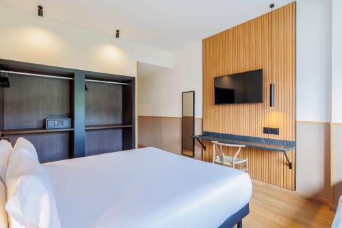 Habitación Triple Estándar del hotel Acta Madfor. Foto 6