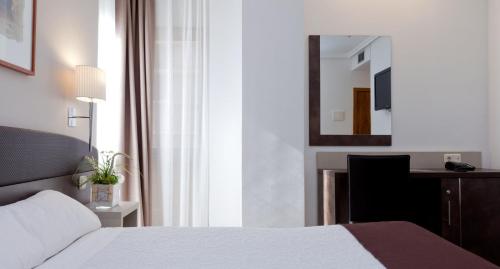 Habitación Doble con cama supletoria del hotel Villamadrid