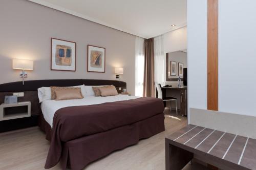 Habitación Doble con cama supletoria (2 adultos + 1 niño menor de 12) del hotel Villamadrid. Foto 1