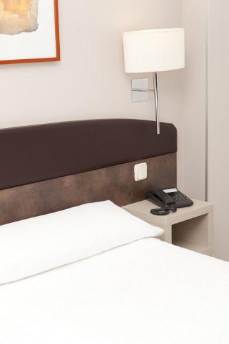 Habitación Doble con cama supletoria (2 adultos + 1 niño menor de 12) del hotel Villamadrid. Foto 2