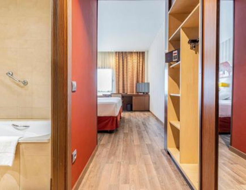 Habitación Doble del hotel Sercotel las Artes Pinto. Foto 1