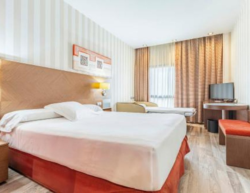 Habitación Triple del hotel Sercotel las Artes Pinto