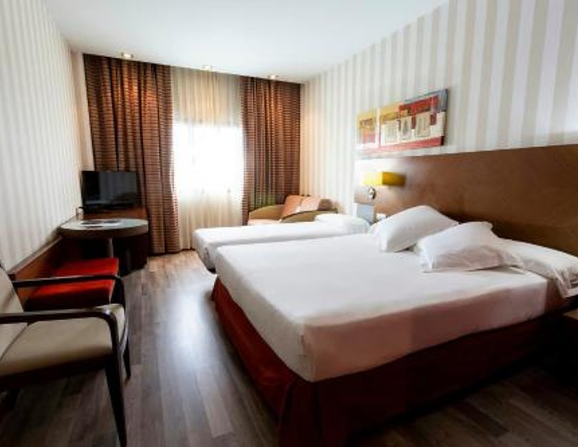 Habitación Triple del hotel Sercotel las Artes Pinto. Foto 4