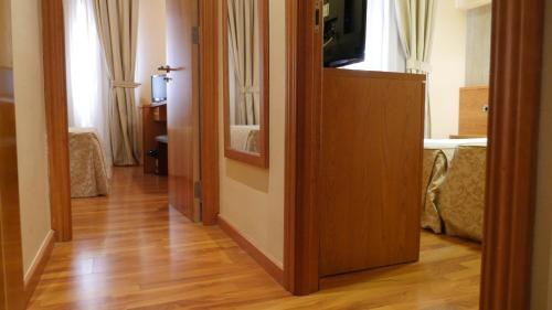 Habitación Cuádruple Clásica del hotel Rusadir. Foto 10